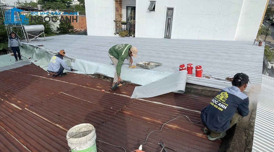 Quy trình thi công thay mái tôn chuyên nghiệp tại Ngọc Anh
