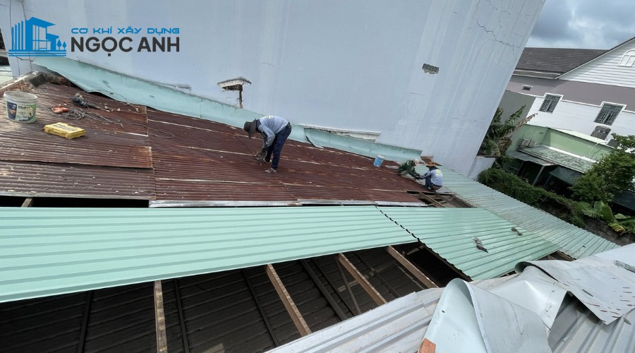Dịch vụ thay mái tôn nhà ở, nhà xưởng uy tín tại TP.HCM
